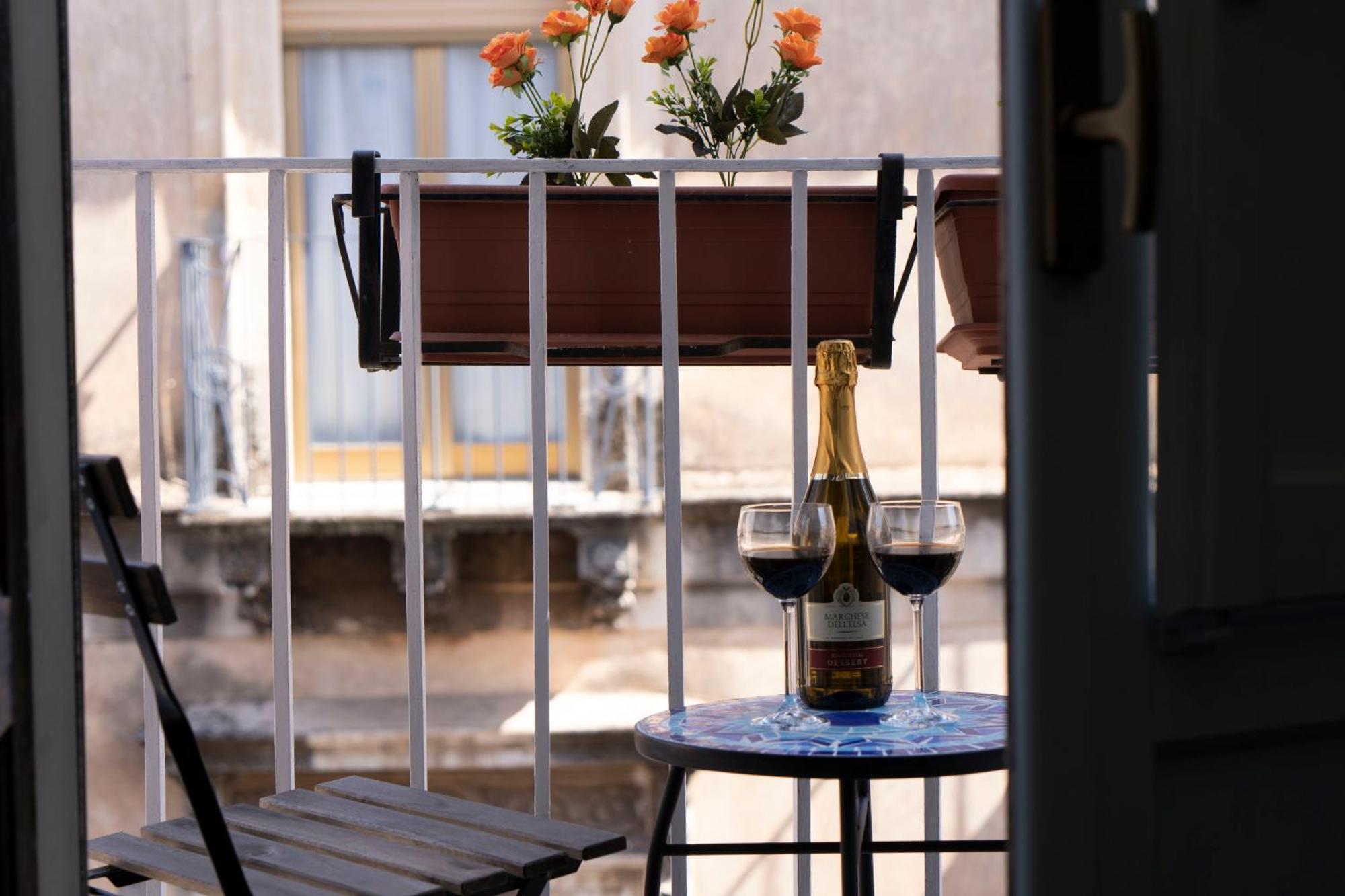 Etna Timeo Central Apartment In Baroque Building 카타니아 외부 사진